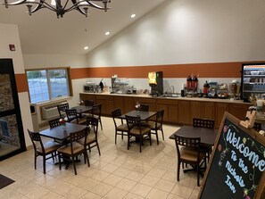 Free daily buffet breakfast - Nichols Inn of Red Wing (Red Wing)