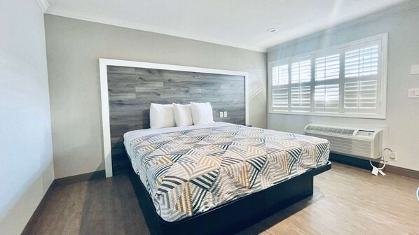 Desk, free WiFi - Motel 6 Pico Rivera, CA - Los Angeles (Pico Rivera)