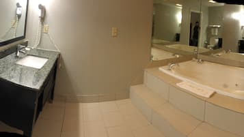 Habitación estándar, 1 cama King size, hidromasaje | Tina de hidromasaje privada