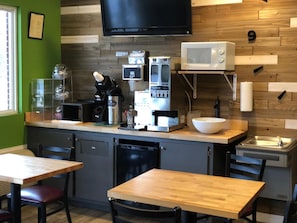 Restaurant - Deerfield Inn & Suites (Fairview)