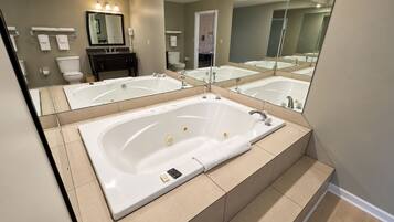 Jetted tub