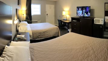 Habitación estándar, 2 camas matrimoniales | 1 habitación, escritorio, tabla de planchar con plancha y cunas