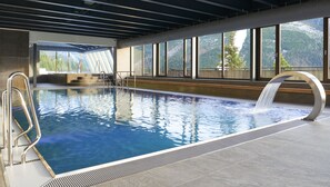 Piscina interna, espreguiçadeiras