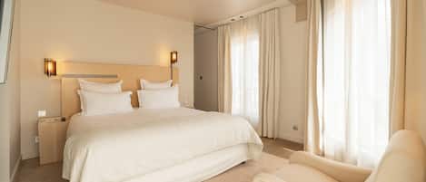Junior Suite | Egyptian cotton sheets, premium bedding, minibar, in-room safe