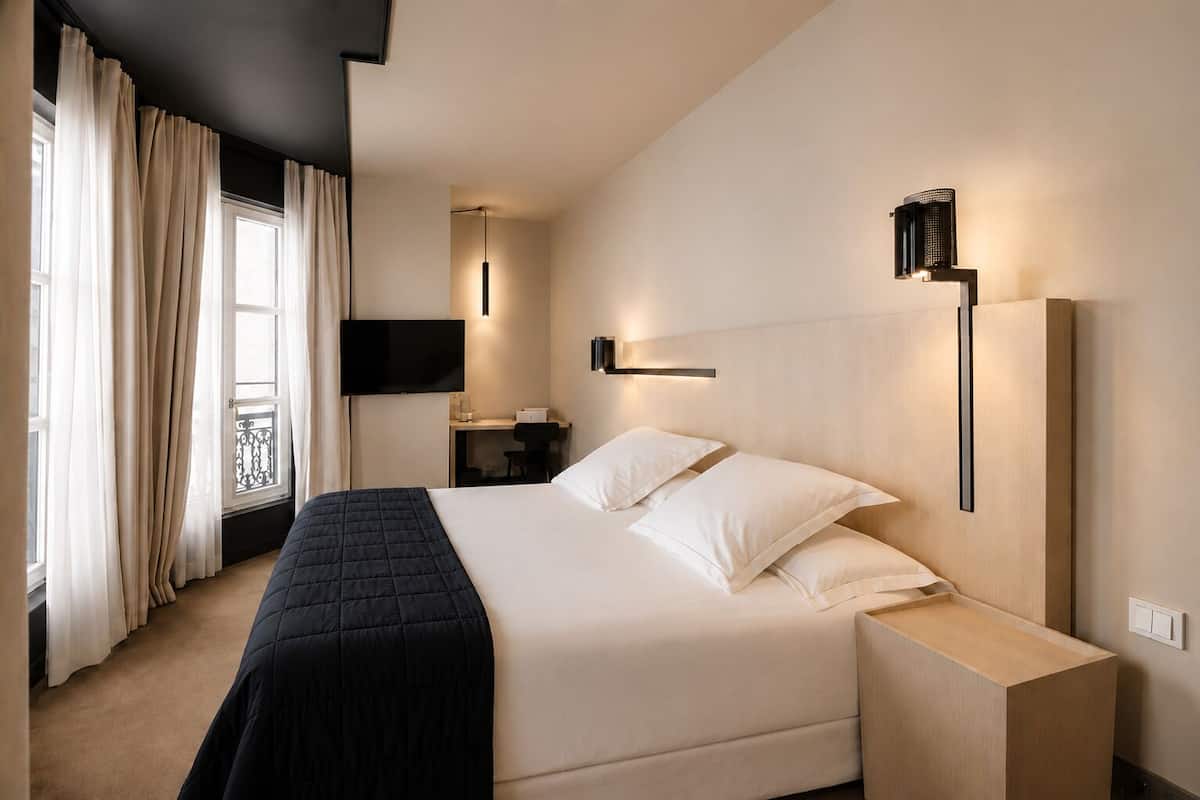 Classic Room | Egyptian cotton sheets, premium bedding, minibar, in-room safe