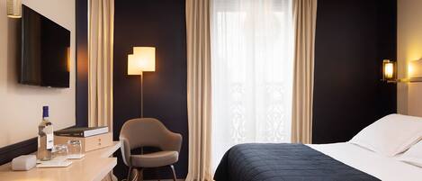 Chambre Supérieure | Draps en coton égyptien, literie de qualité supérieure, minibar