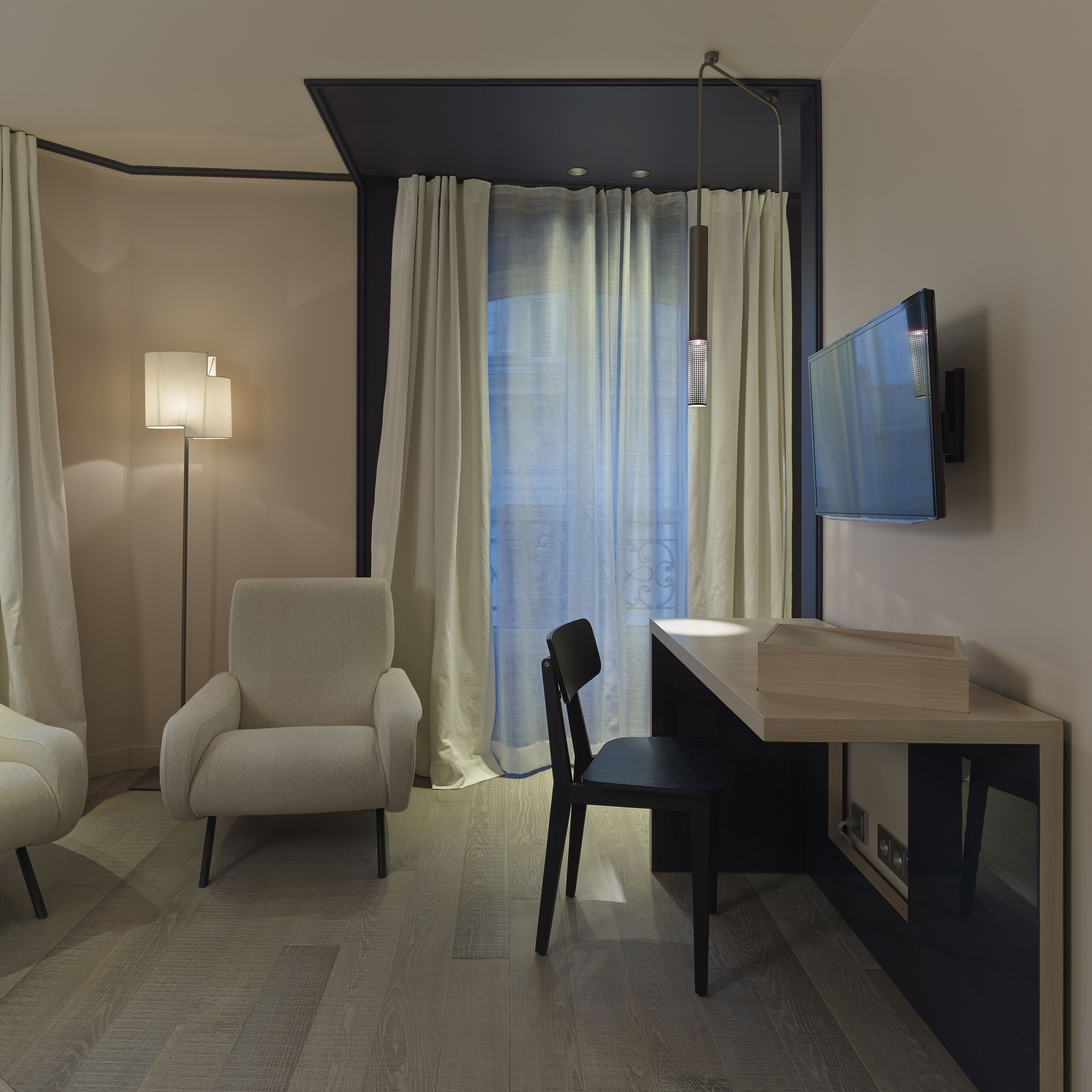 room | egyptian cotton sheets, premium bedding, minibar, in-room safe