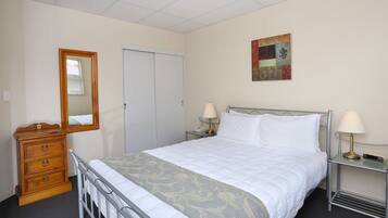 Habitación, 2 habitaciones, balcón | Sala de estar