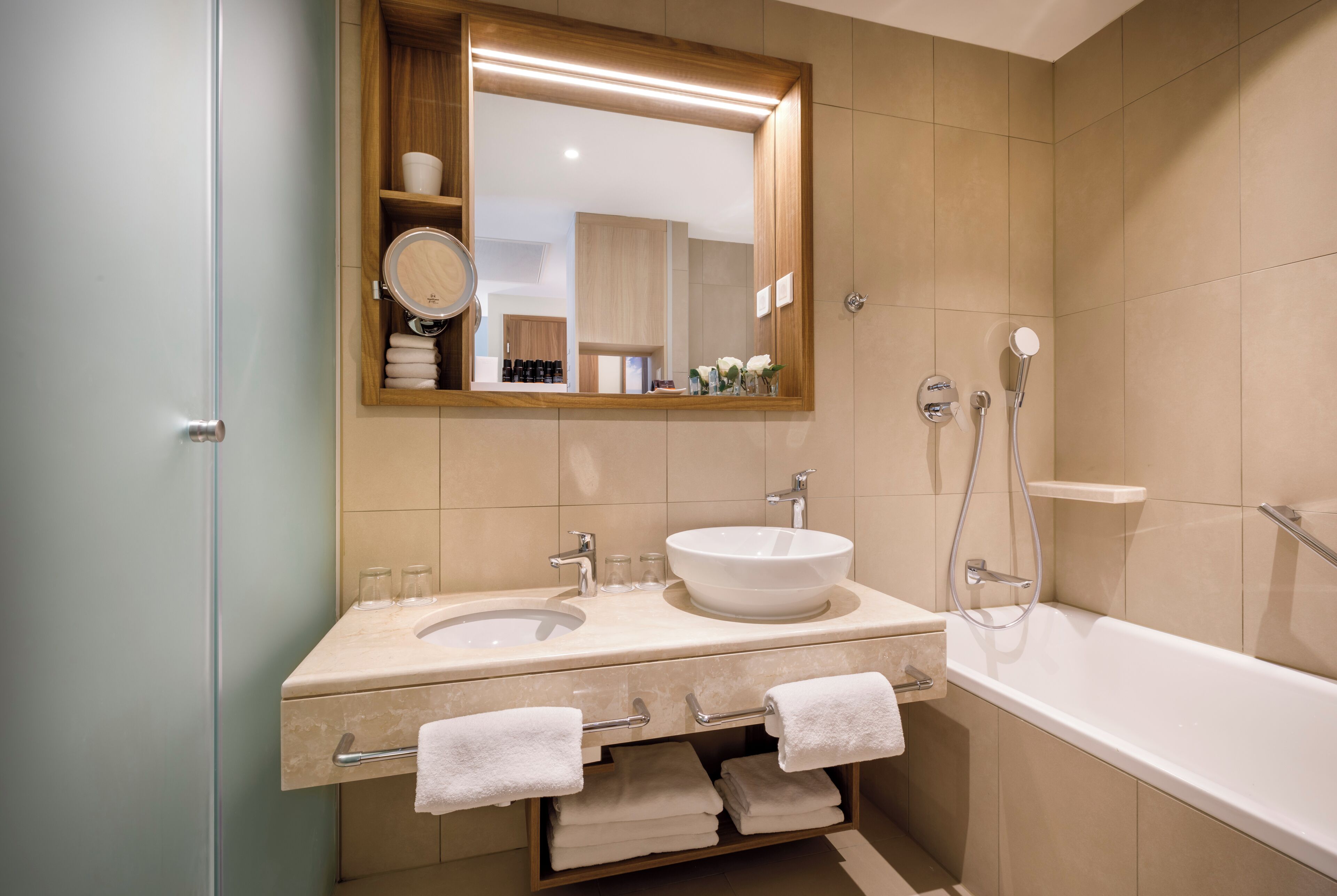 combined shower/bathtub, free toiletries, hair dryer, towels