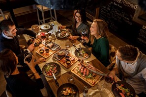 5 restaurants, breakfast, lunch served; local and international cuisine