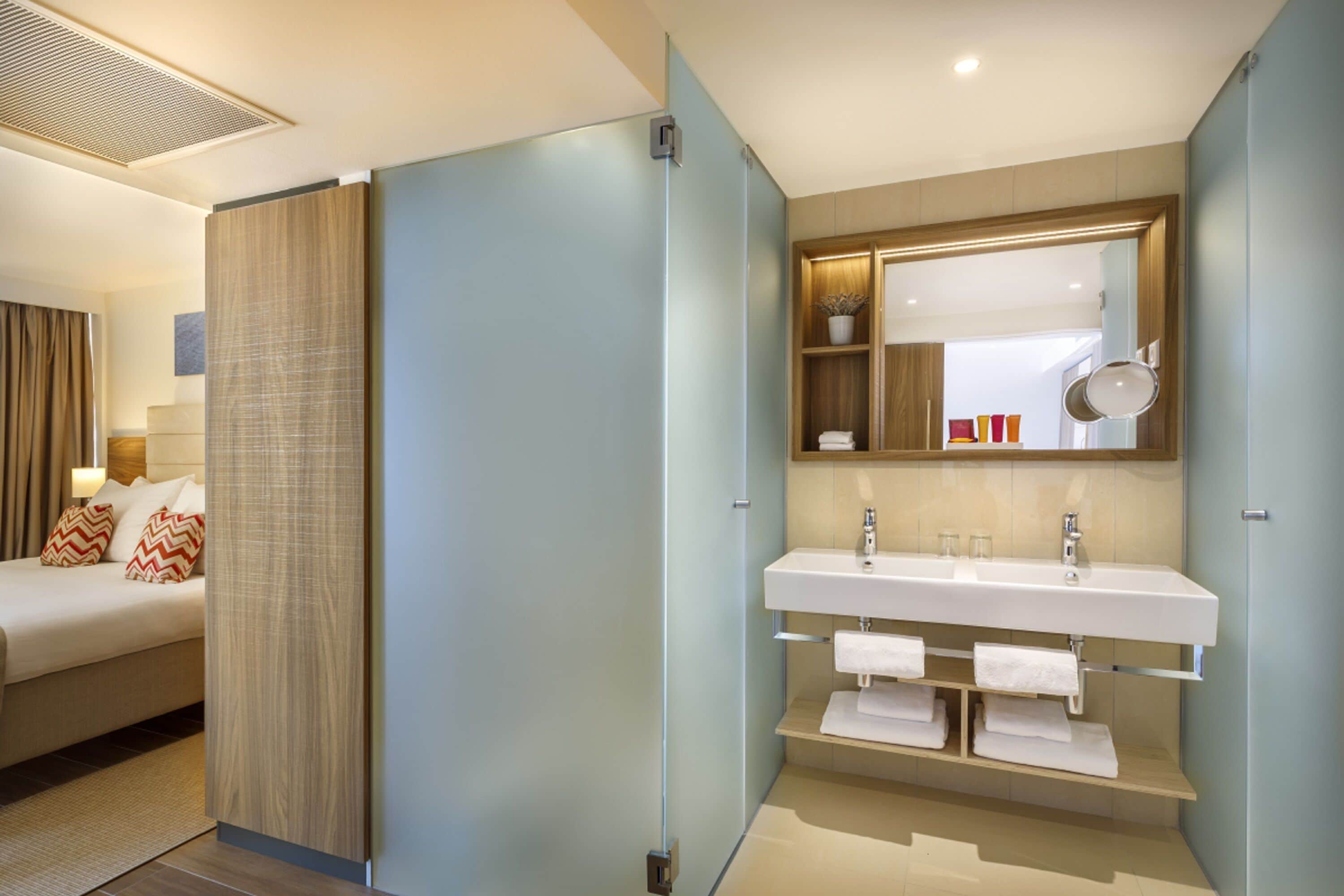 suite for 2+2 seaview - family | bathroom | combined shower/bathtub, free toiletries, hair dryer, towels