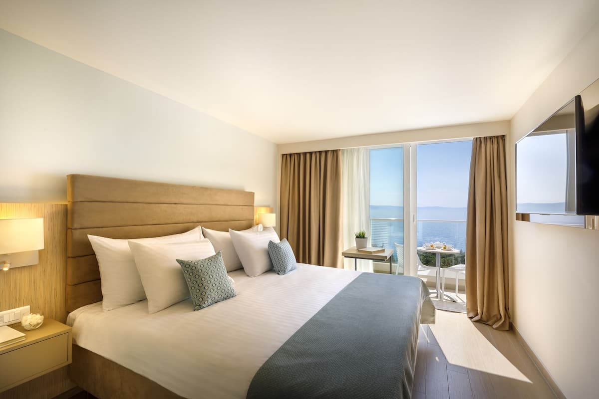 Minibar, in-room safe, desk, blackout drapes
