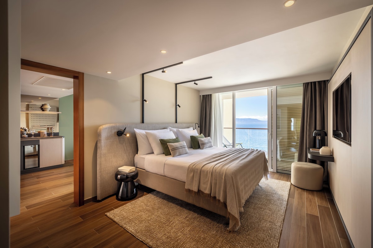 V Level Junior Suite for 2+2 Seaview - Villas