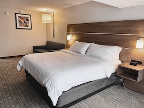 Room, 1 King Bed with Sofa bed | In-room safe, desk, laptop workspace, soundproofing - Holiday Inn Express Mount Pleasant-Scottdale by IHG (Mount Pleasant)