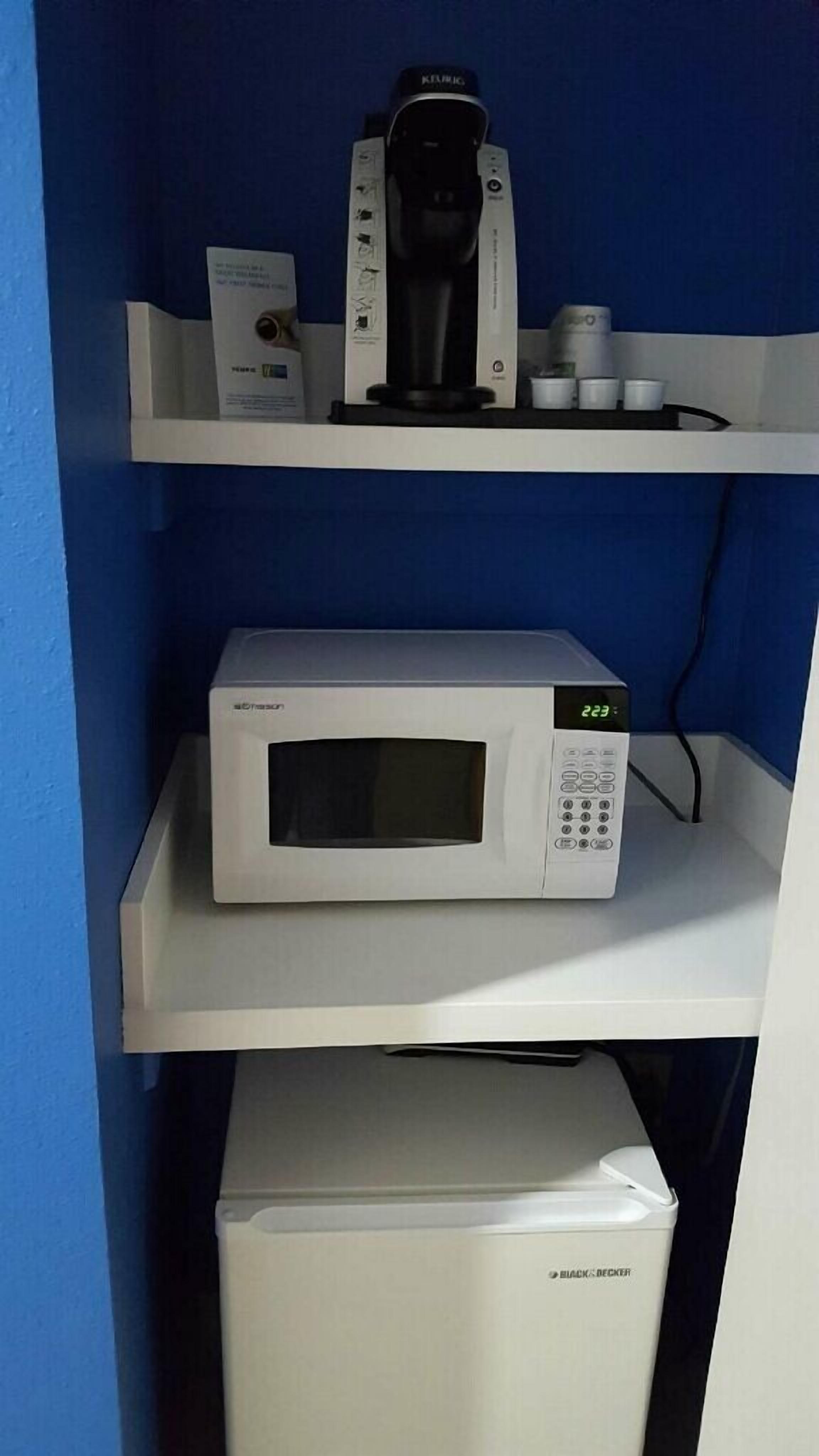 suite, 1 king bed | in-room safe, desk, laptop workspace, soundproofing