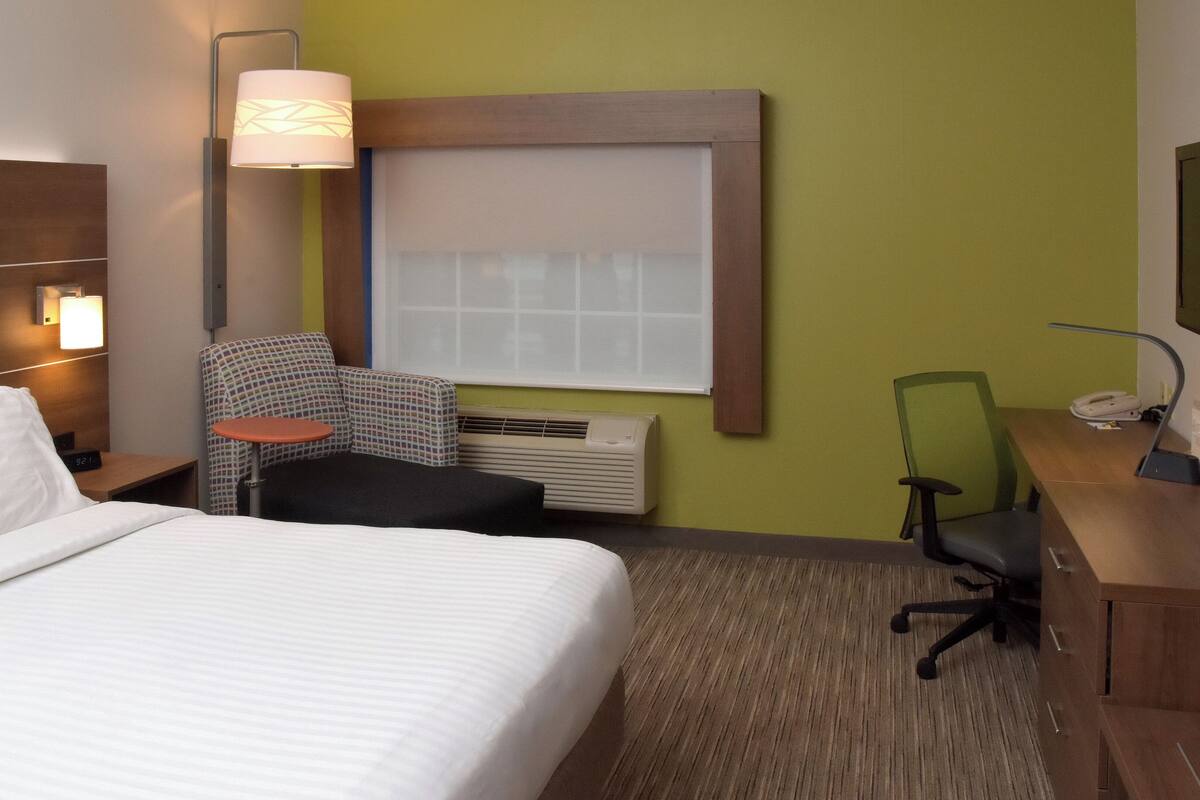 In-room safe, desk, laptop workspace, soundproofing