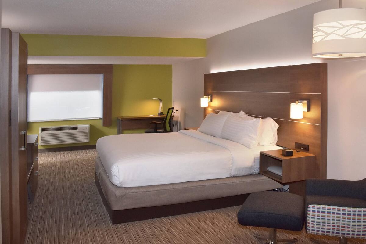 In-room safe, desk, laptop workspace, soundproofing