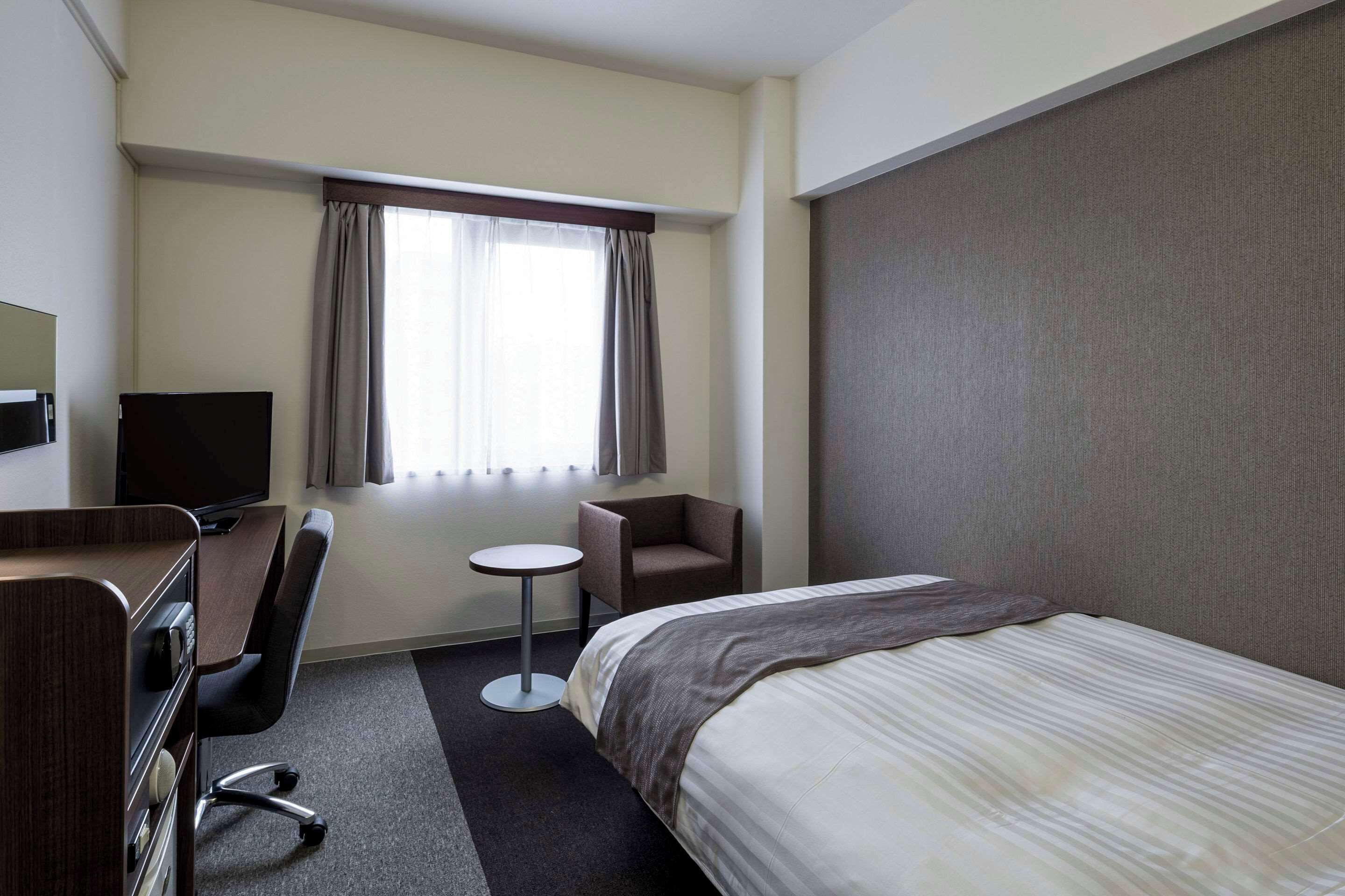 standard room, 1 double bed, non smoking | desk, blackout curtains, free wifi, bed sheets