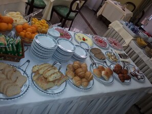 Free daily buffet breakfast - Hotel Ipanema (Taormina)