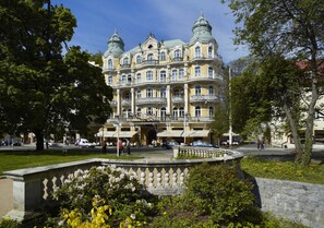 A historic building with ornate architecture, multiple balconies, and a central courtyard. - OREA Spa Hotel Bohemia Mariánské Lázně (Marianske Lazne)