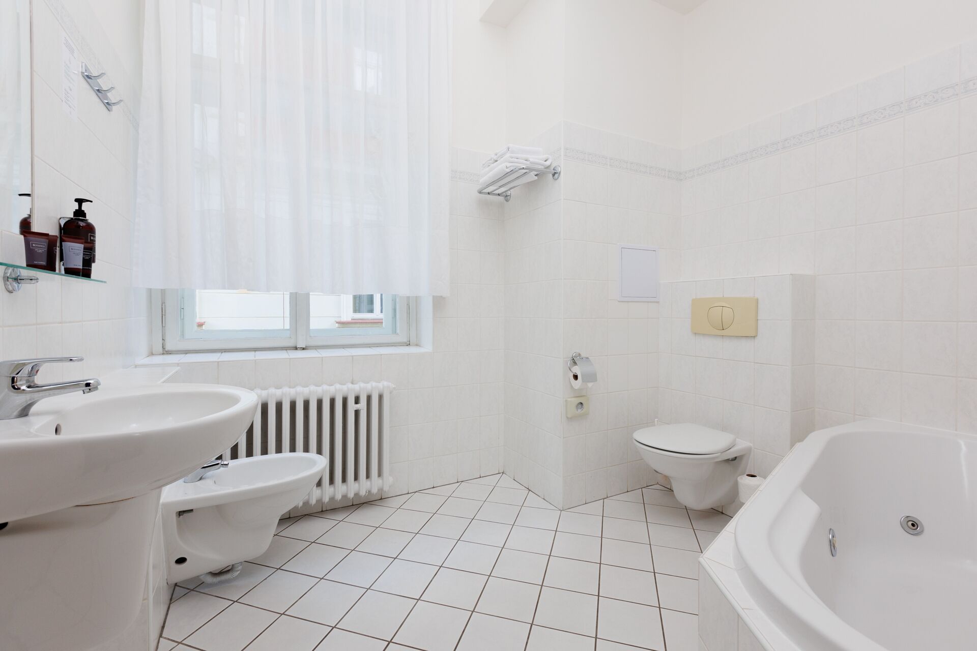 suite | bathroom | free toiletries, hair dryer, towels