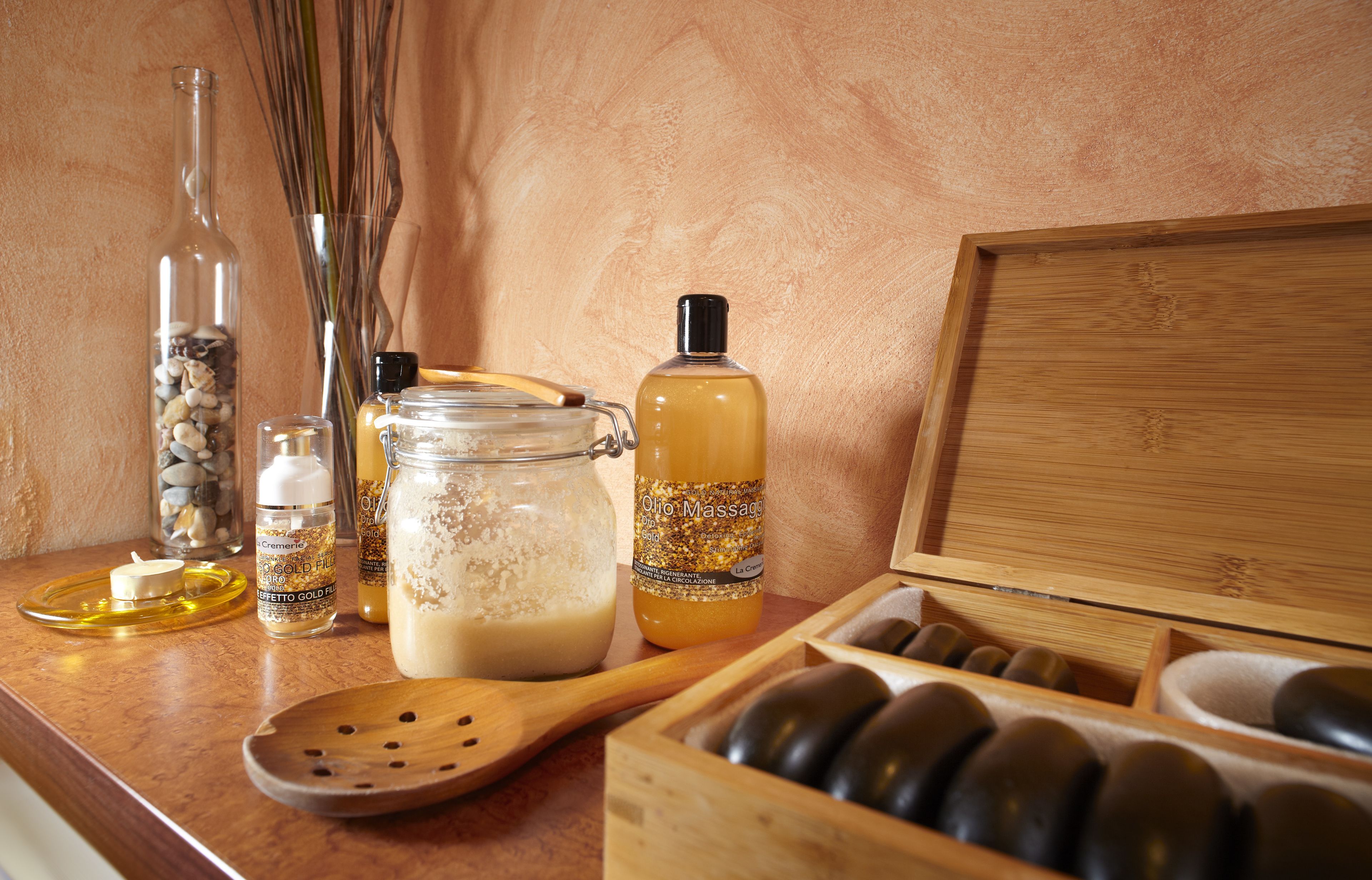 sauna, body treatments, aromatherapy, hot stone massages, facials