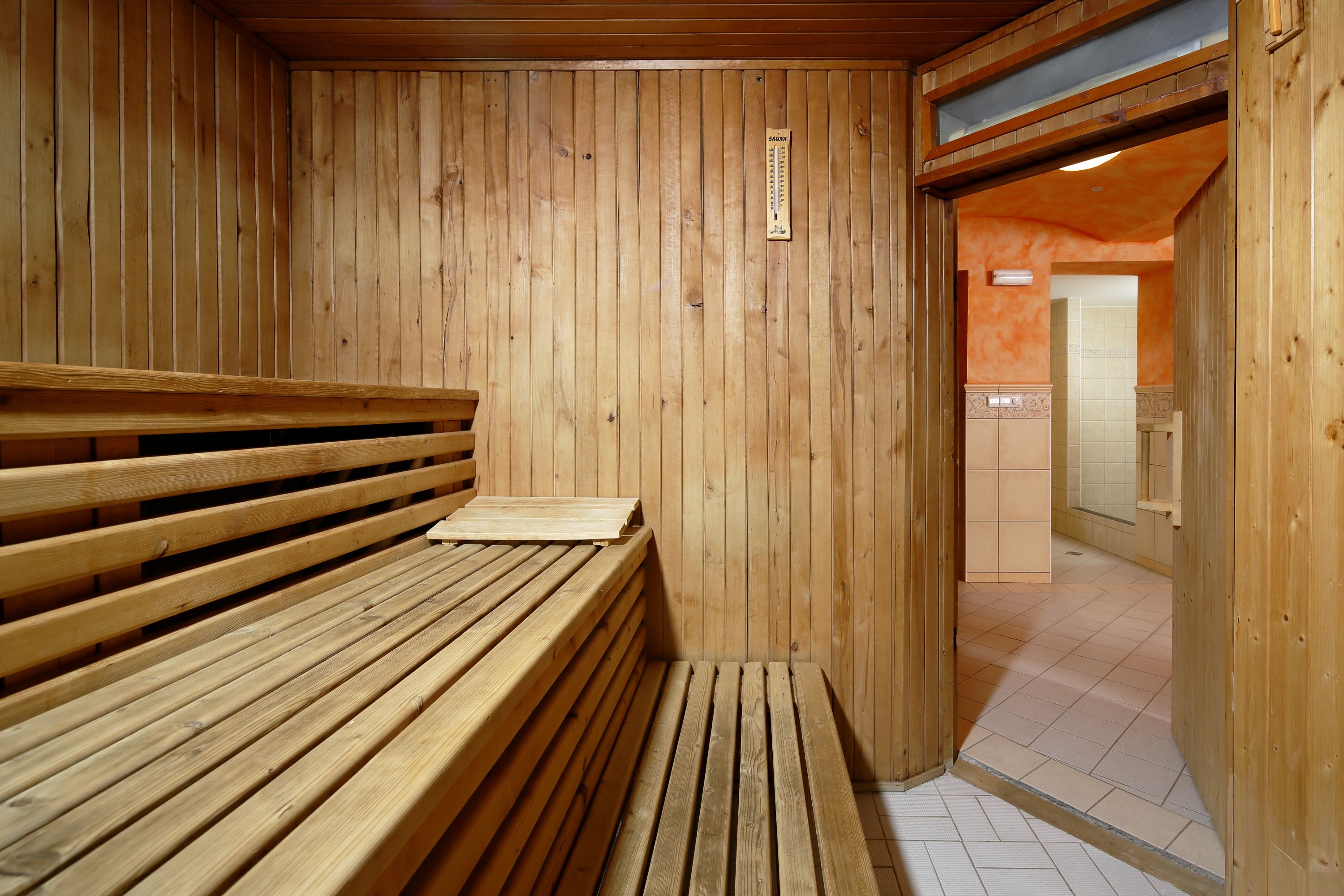 sauna, body treatments, aromatherapy, hot stone massages, facials