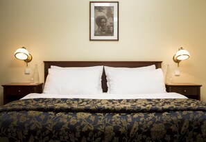 Phòng Suite Junior, tòa nhà phụ | Minibar, két bảo mật tại phòng, bàn, phòng cách âm 