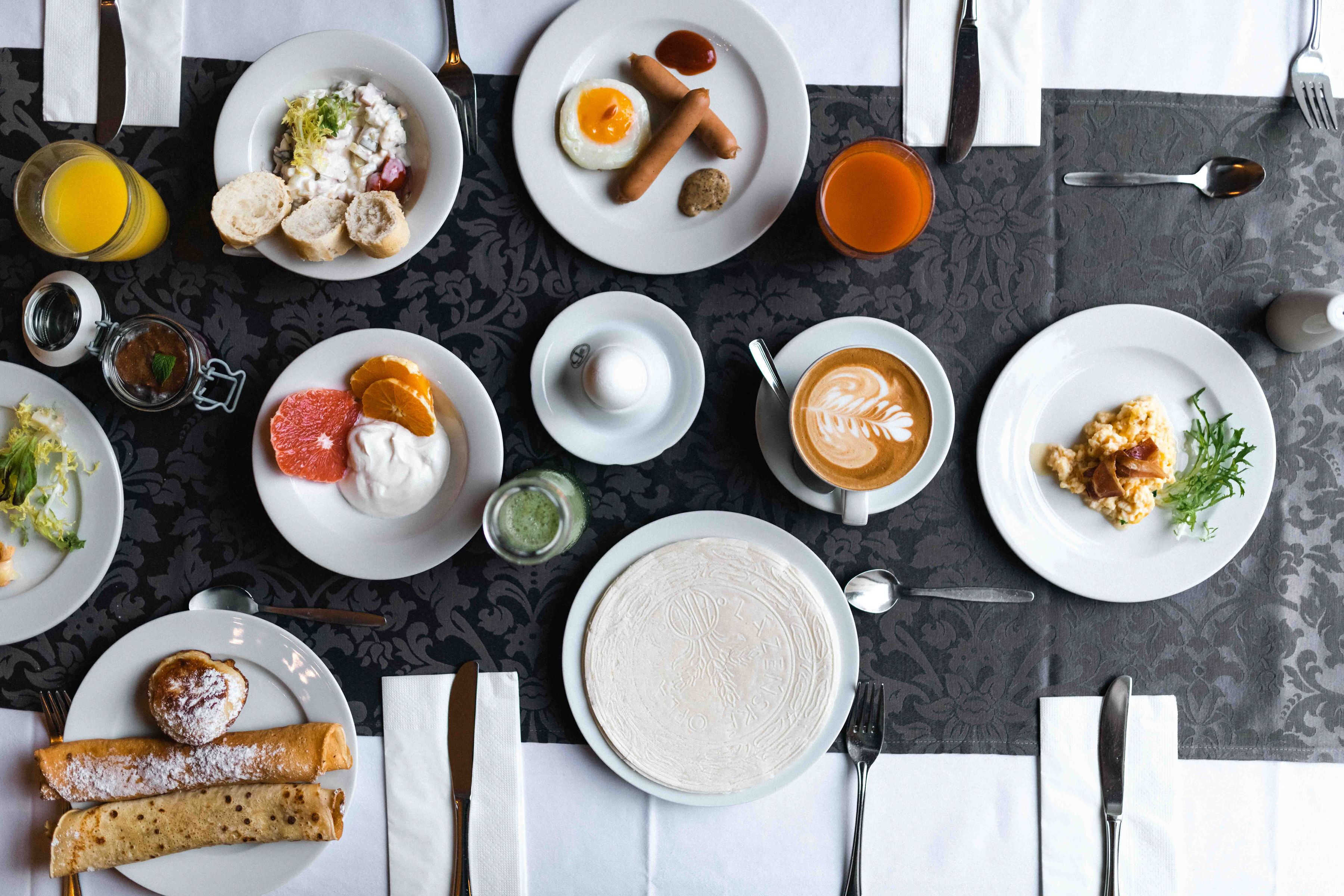 free daily full breakfast