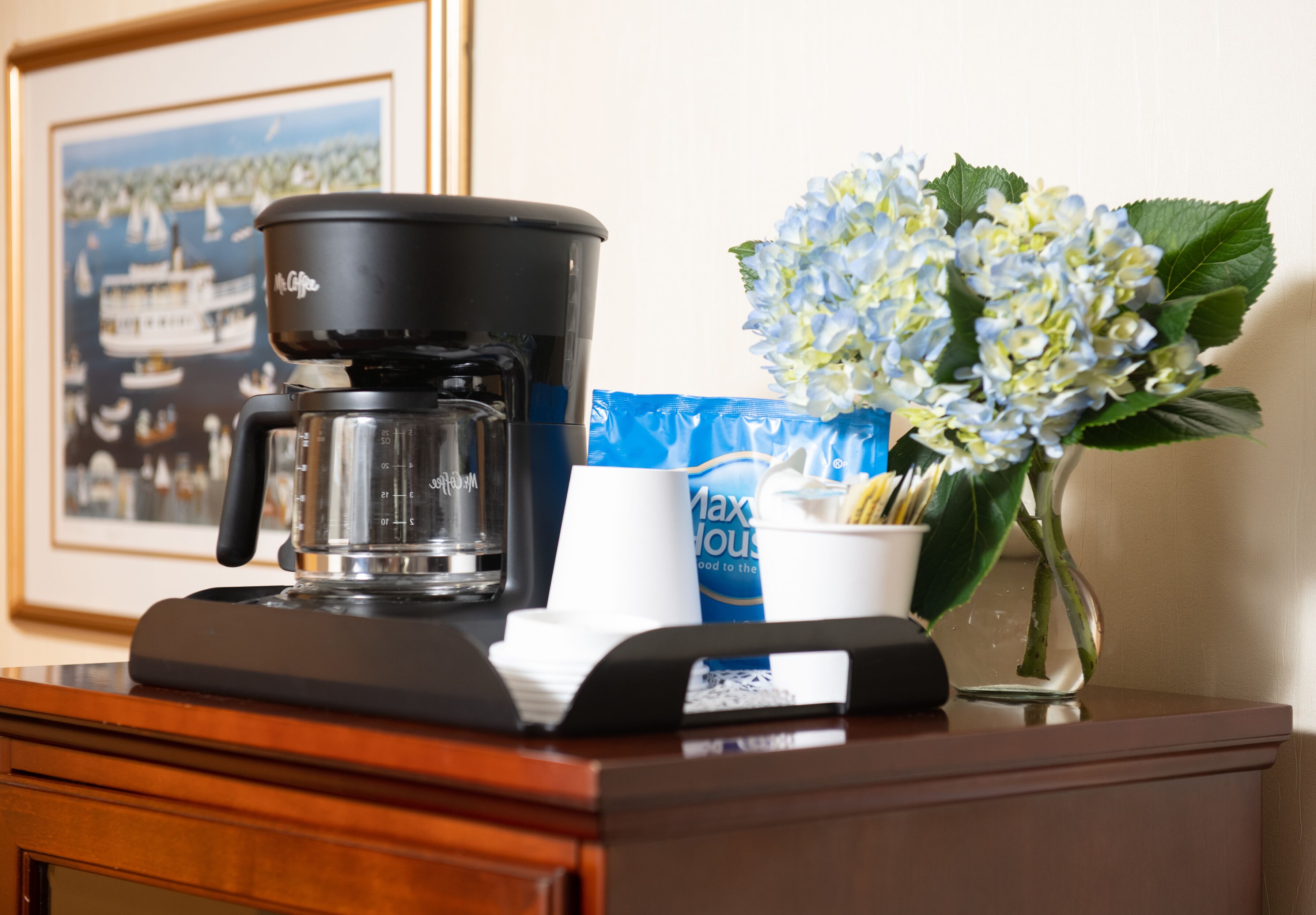 deluxe double room (no pets) | 1 bedroom, individually decorated, desk, blackout curtains