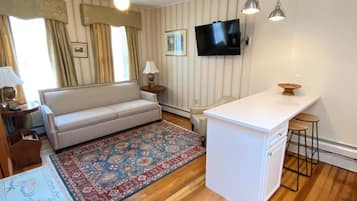 Traditional-Apartment (Pet Friendly) | Wohnbereich | 45-Zoll-Plasmafernseher mit Kabelempfang, Fernseher