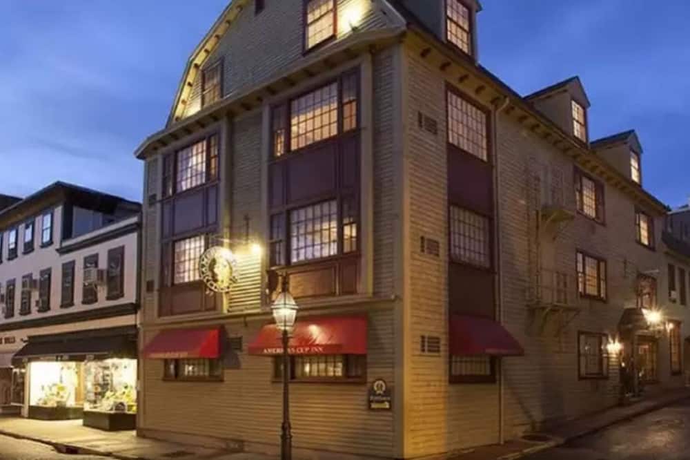Americas Cup Inn
