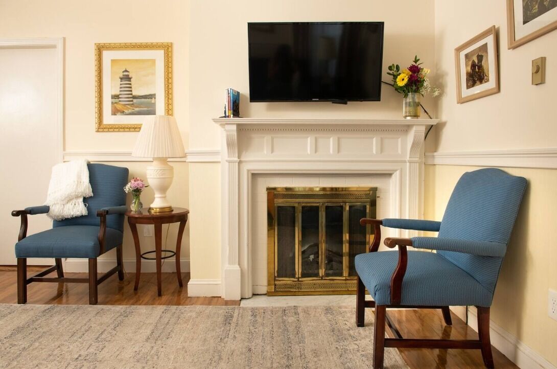 traditional studio suite, jetted tub (pet friendly) | living area | 45-inch plasma tv with cable channels, tv