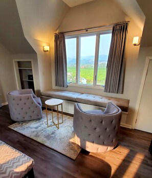 Suite (King Suite) | Living area | 50-inch TV with cable channels - Geyserville Inn (Geyserville)