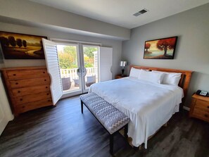 Executive Suite, 1 King Bed with Sofa bed, Vineyard View | In-room safe, iron/ironing board, cribs/infant beds, rollaway beds