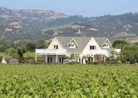 Exterior. Geyserville Inn