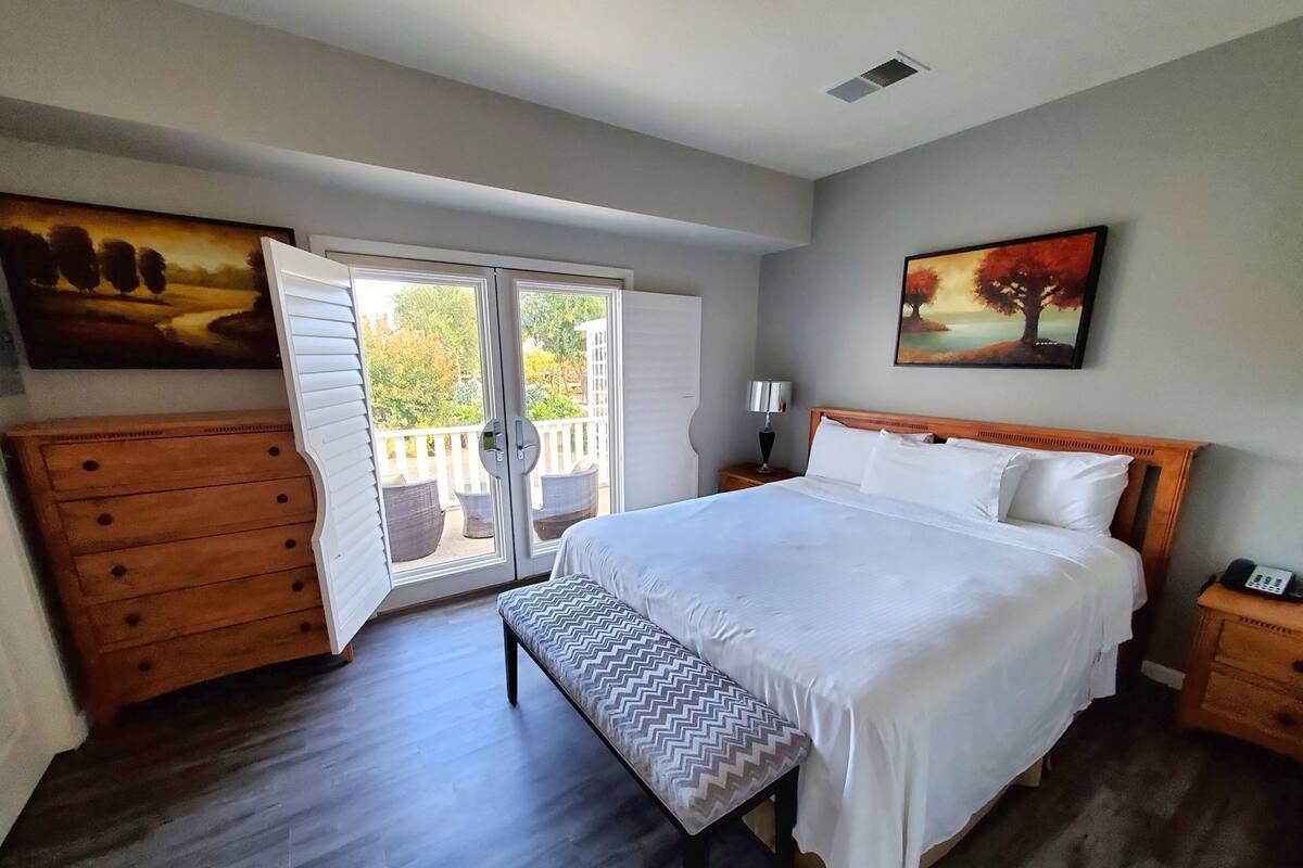 In-room safe, iron/ironing board, cribs/infant beds, rollaway beds