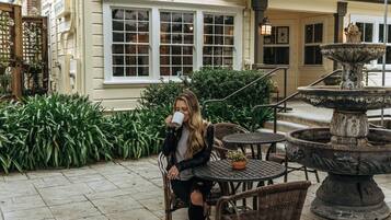 Breakfast, lunch, dinner served; American cuisine, pool views