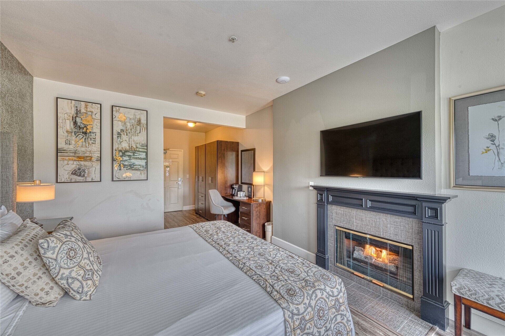 In-room safe, iron/ironing board, cribs/infant beds, rollaway beds