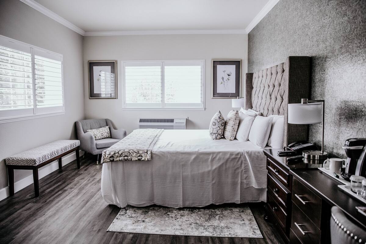 In-room safe, iron/ironing board, cribs/infant beds, rollaway beds