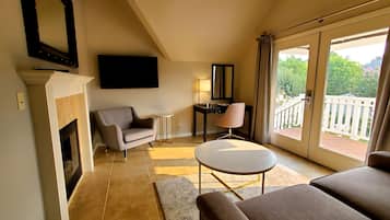 Suite (King Suite) | Living room | 50-inch TV with cable channels