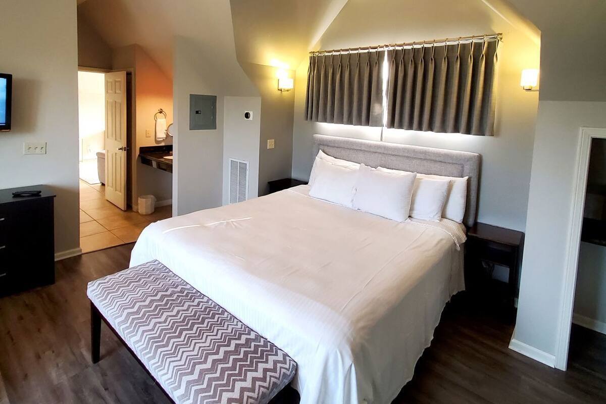 In-room safe, iron/ironing board, cribs/infant beds, rollaway beds