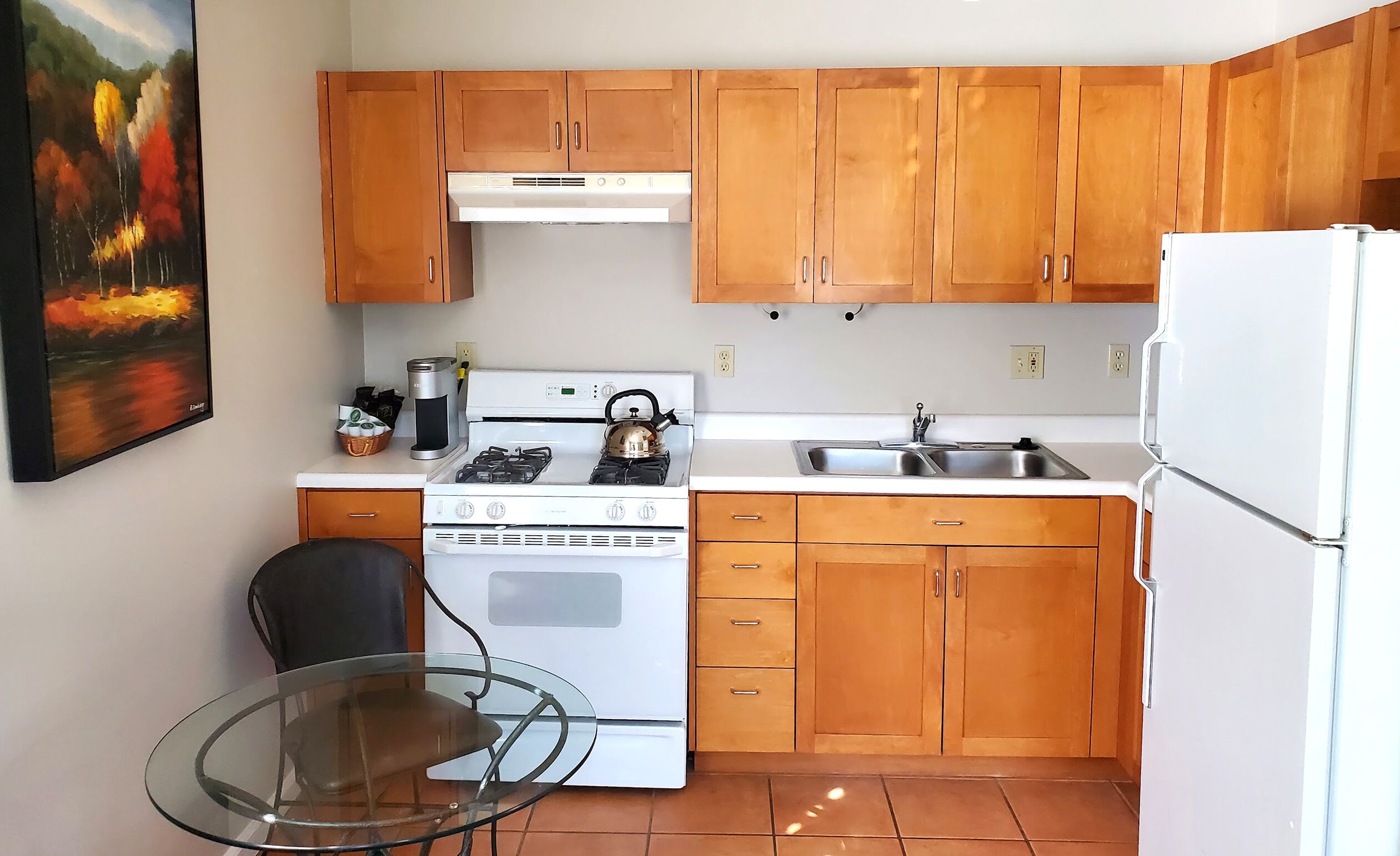 executive suite, 1 king bed with sofa bed, vineyard view | private kitchen | fridge, microwave, coffee/tea maker, high chair