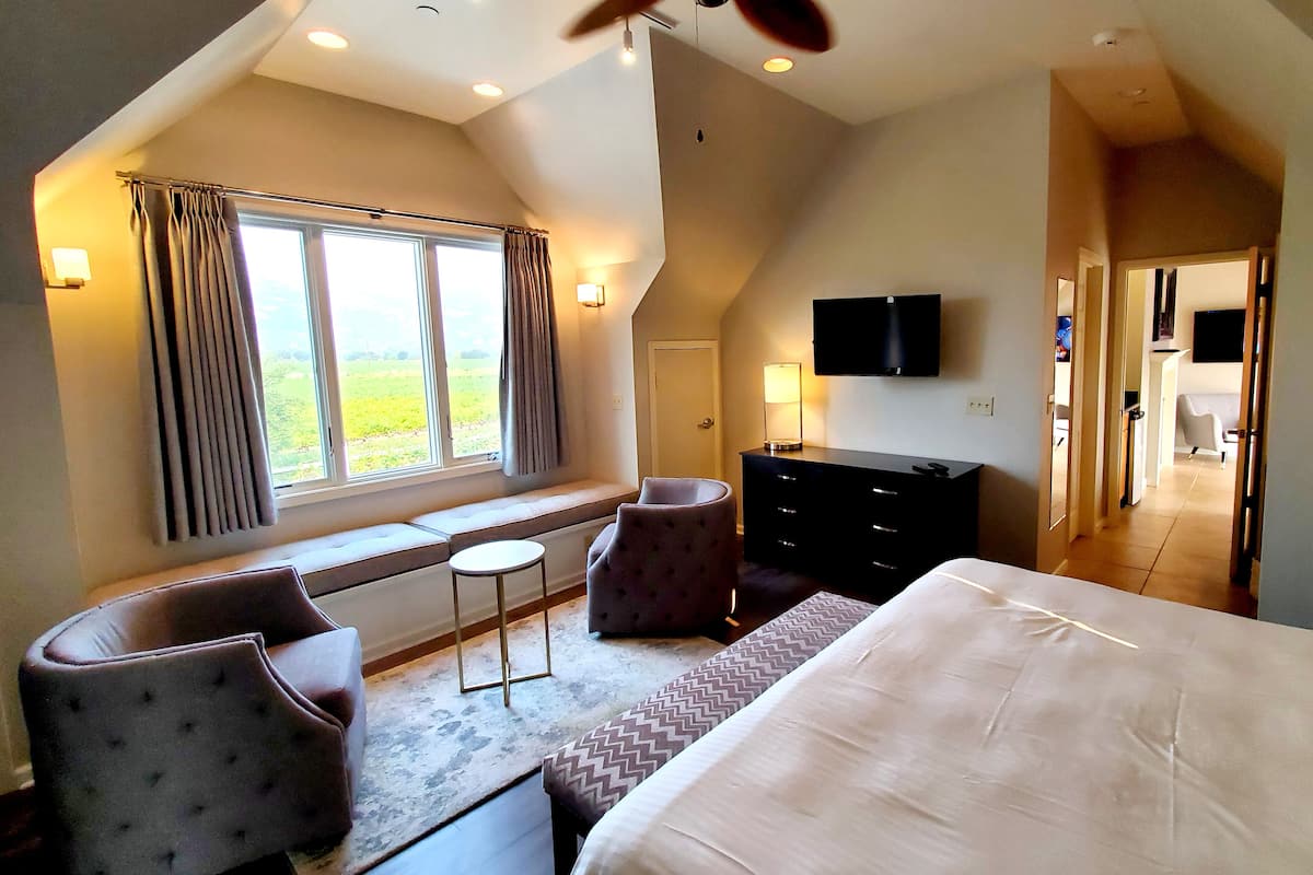 Suite (King Suite) | In-room safe, iron/ironing board, cribs (surcharge)