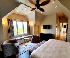 Suite (King Suite) | Safe på rommet, strykejern/-brett og barnesenger