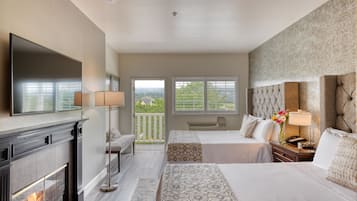 Deluxe Double Queen Room | 1 slaapkamer, een kluis op de kamer, een strijkplank/strijkijzer