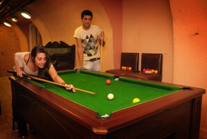 Billiards - Isaacs Hostel (Dublin)