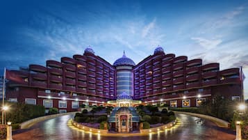 Fassade der Unterkunft – Abend/Nacht