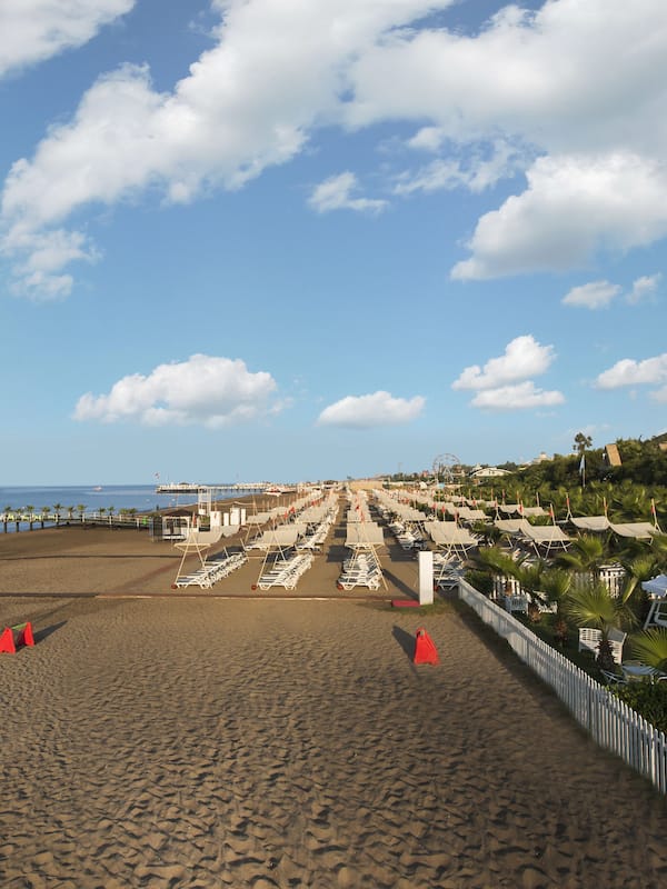 Spiaggia privata, lettini da mare, ombrelloni, teli da spiaggia