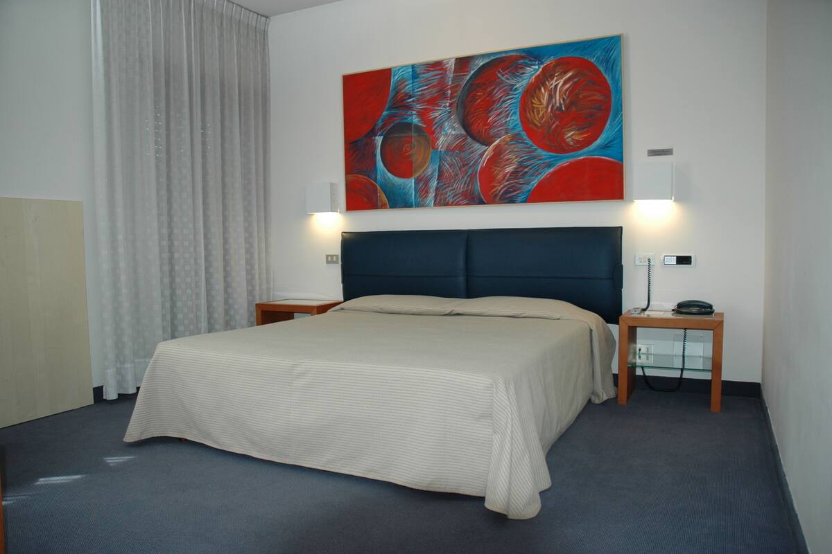 Comfort Double Room Single Use | Minibar, in-room safe, desk, soundproofing
